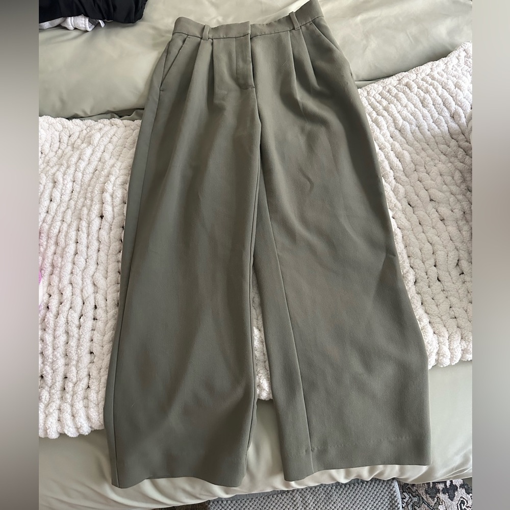 Abercrombie green wide leg trouser